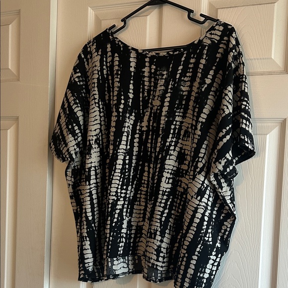 Navy and White Women's Top - Picture 8 of 9